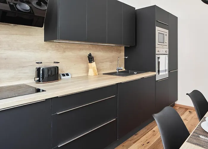 Appartement Days - One-bedroom With Workspace By Vltava River In Smichov