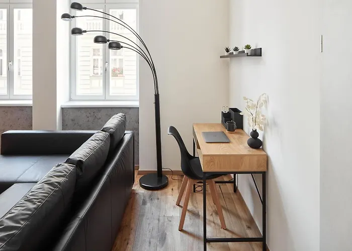 Appartement Days - One-bedroom With Workspace By Vltava River In Smichov *