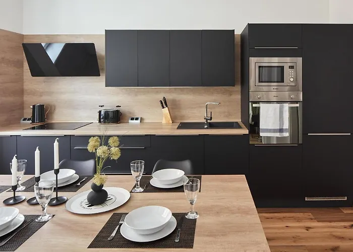 Days - One-bedroom With Workspace By Vltava River In Smichov * Prague