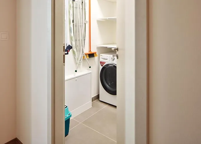 Appartement Days - One-bedroom With Workspace By Vltava River In Smichov *