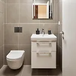 Days - One-bedroom With Workspace By Vltava River In Smichov Lägenhet Prag