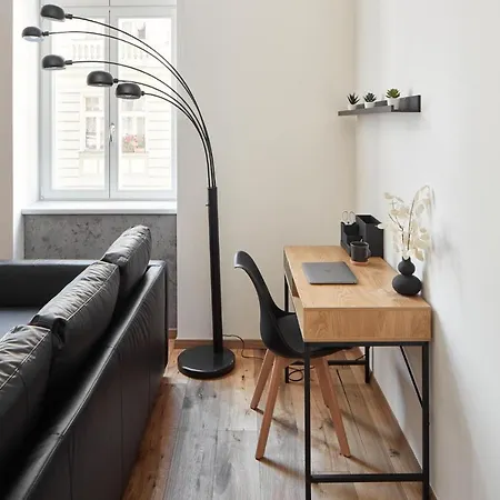 Apartamento Days - One-bedroom With Workspace By Vltava River In Smíchov *