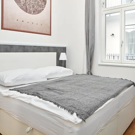 Days - One-bedroom With Workspace By Vltava River In Smichov Apartmán *