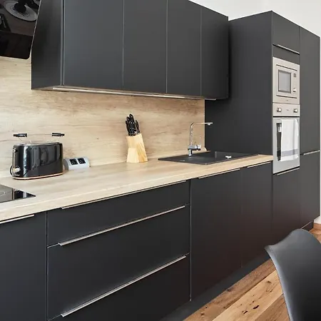 Apartament Days - One-bedroom With Workspace By Vltava River In Smichov